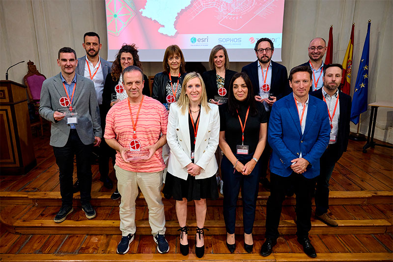 Personas galardonadas en los premios Socinfo Digital "Navarra TIC”.