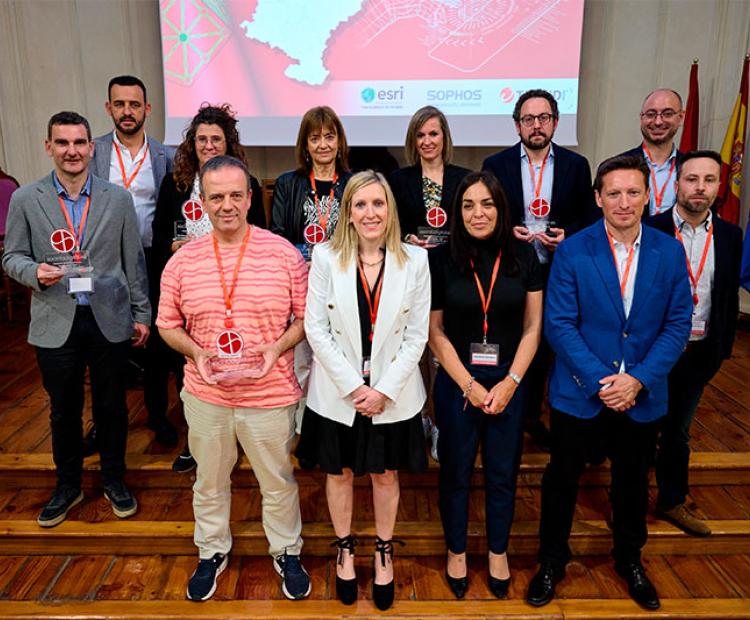 Personas galardonadas en los premios Socinfo Digital "Navarra TIC”.